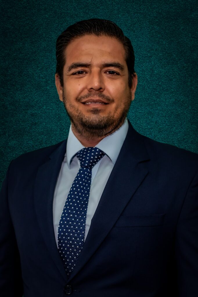 110168 esparzza abogados 682x1024