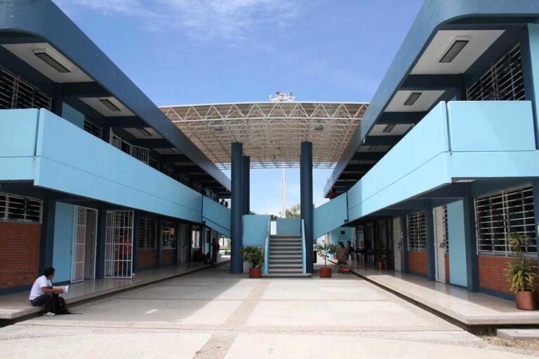 112596 facultad de idiomas uabjo 768x512