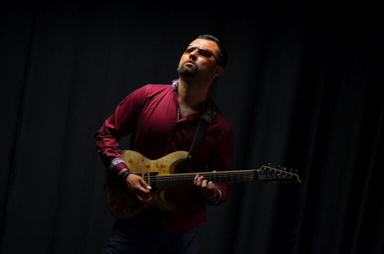 113180 clases de guitarra gdl 768x509