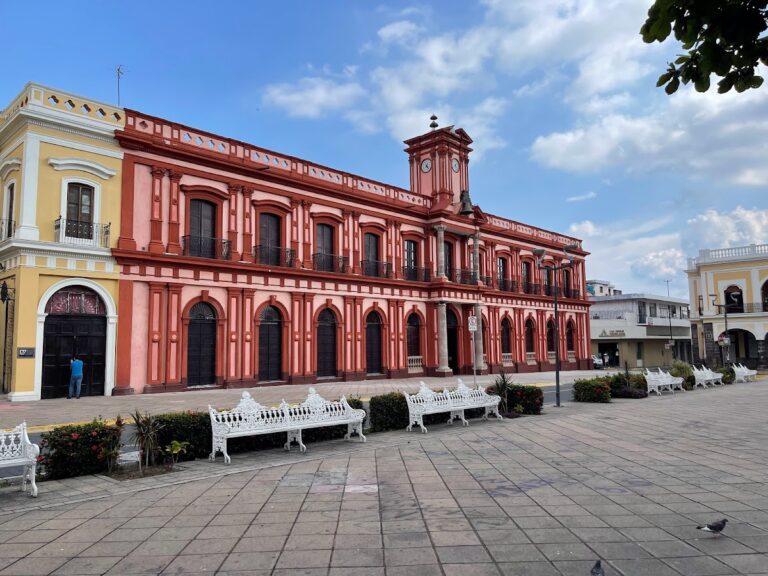 114983 hotel concierge plaza colima 768x576