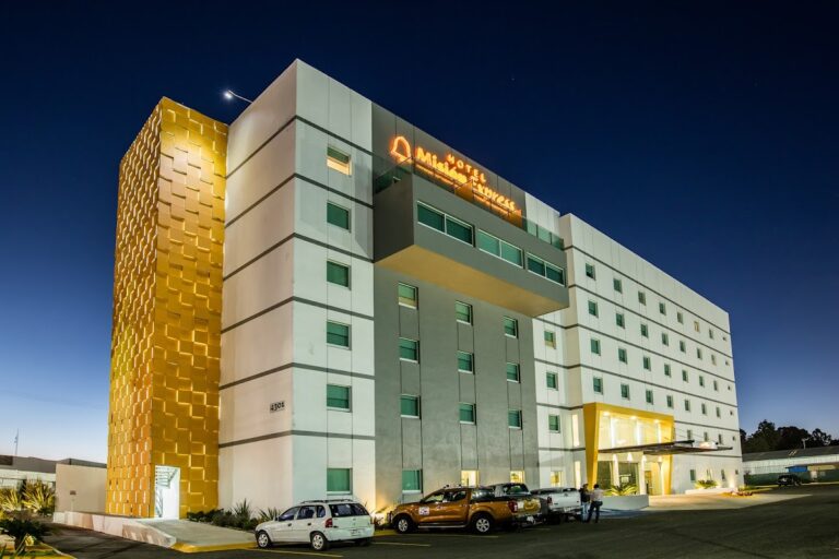 115003 hotel mision express durango 768x512