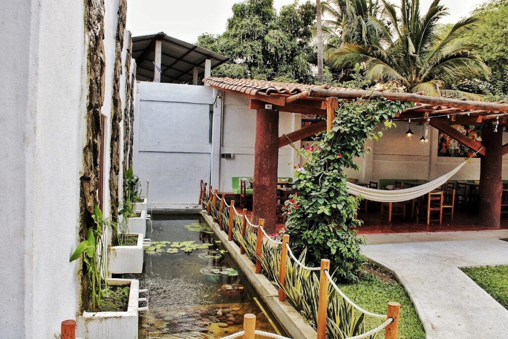 115459 bm zihua casa de huespedes 1024x683