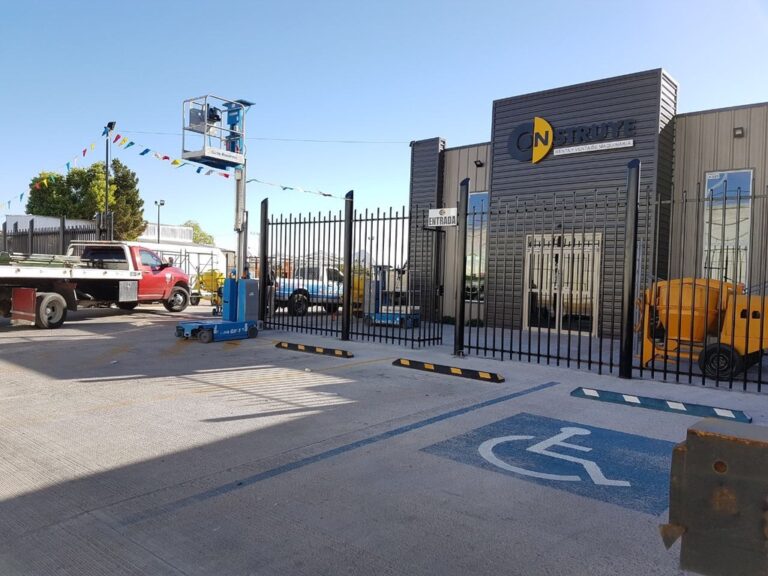 116136 construye renta de maquinaria de elevacion montacargas remolques 768x576