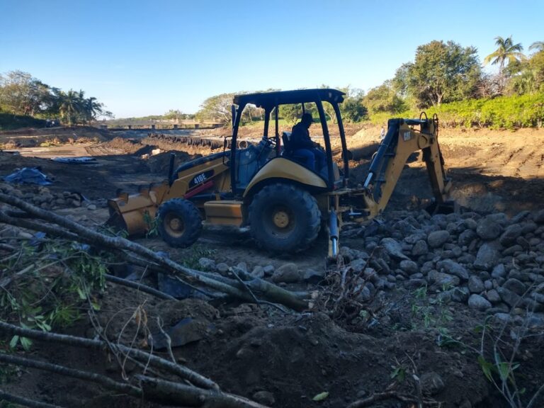 116299 renta de maquinaria pesada y venta de agregados chirina 768x576