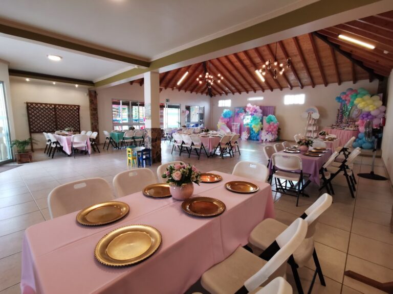 116509 la terraza salon y jardin 768x576