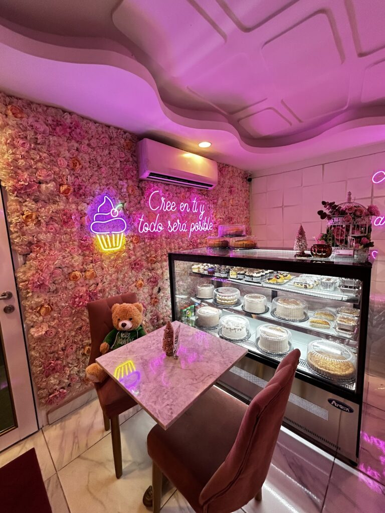 117302 fun cake factory pasteleria 768x1024