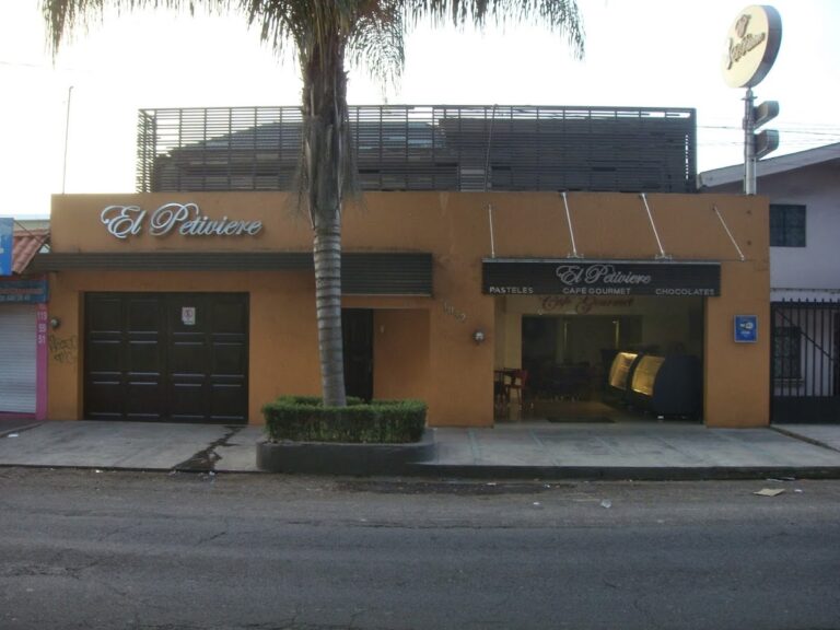 117385 pasteleria y cafe petiviere 768x576