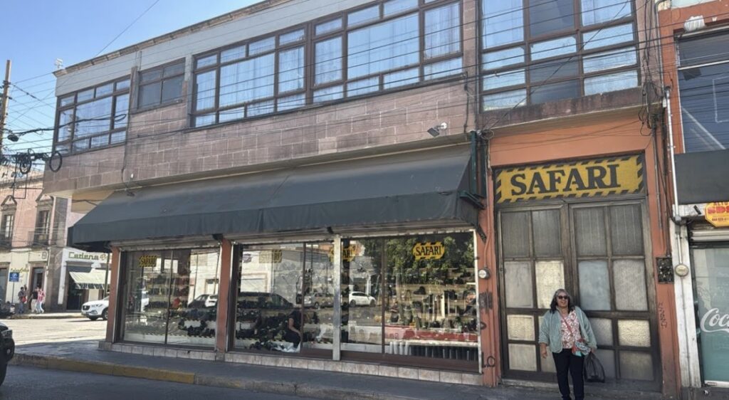 118221 zapateria safari 1024x562