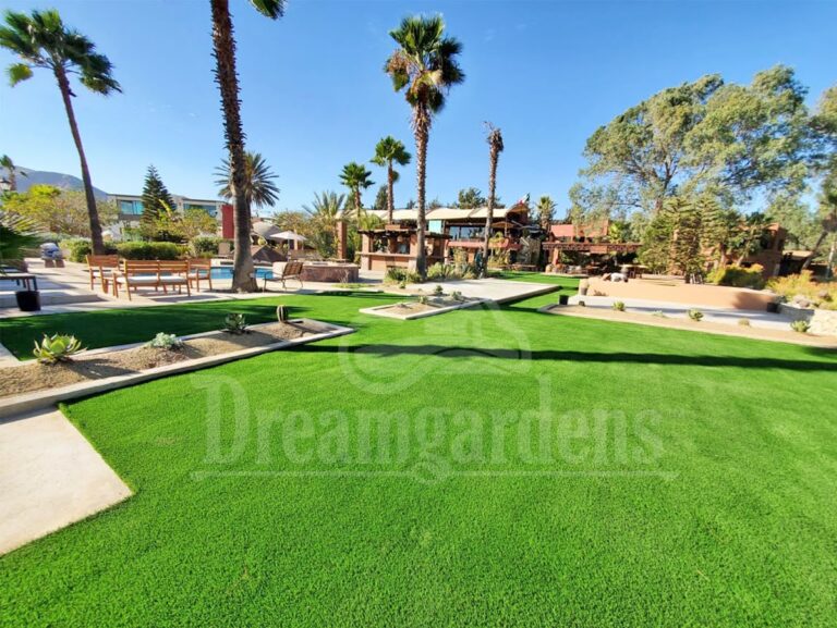 120779 pasto sintetico y muros verdes dream gardens 768x577