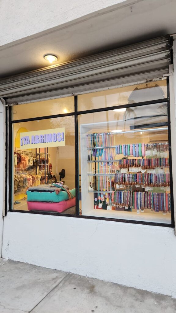 121693 apolo friends store 576x1024