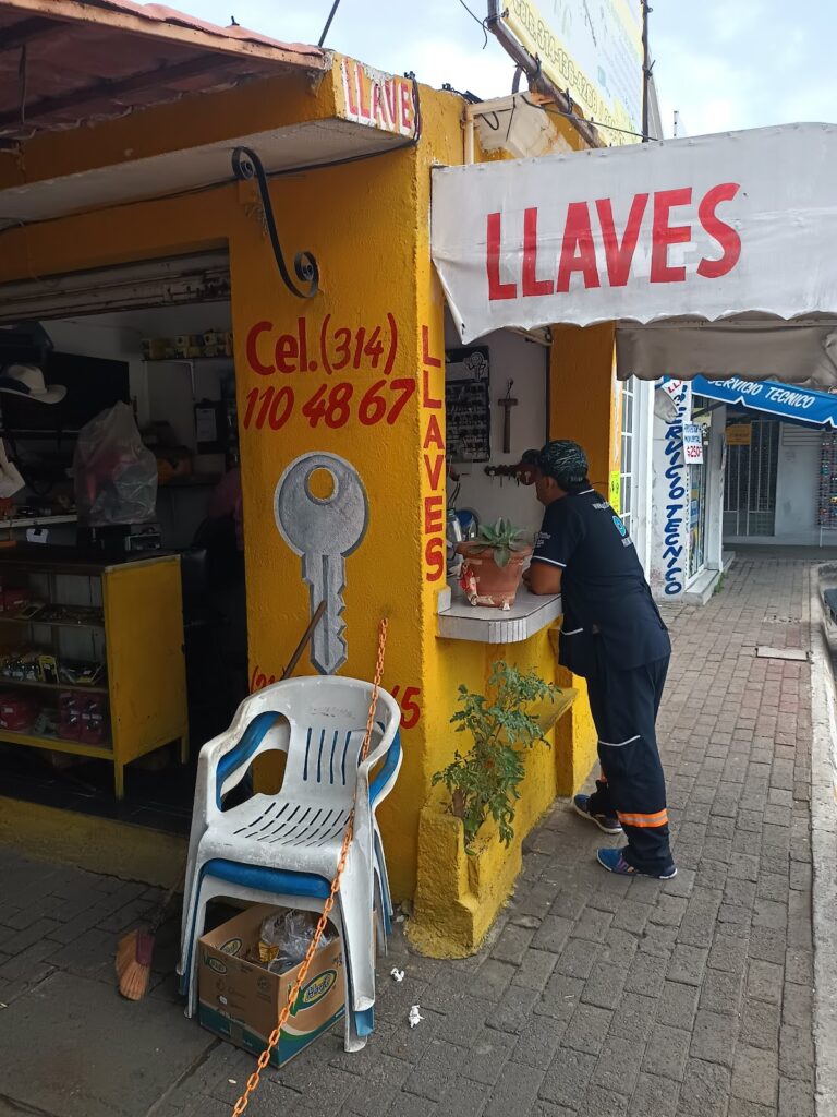 87421 cerrajeria matias 768x1024
