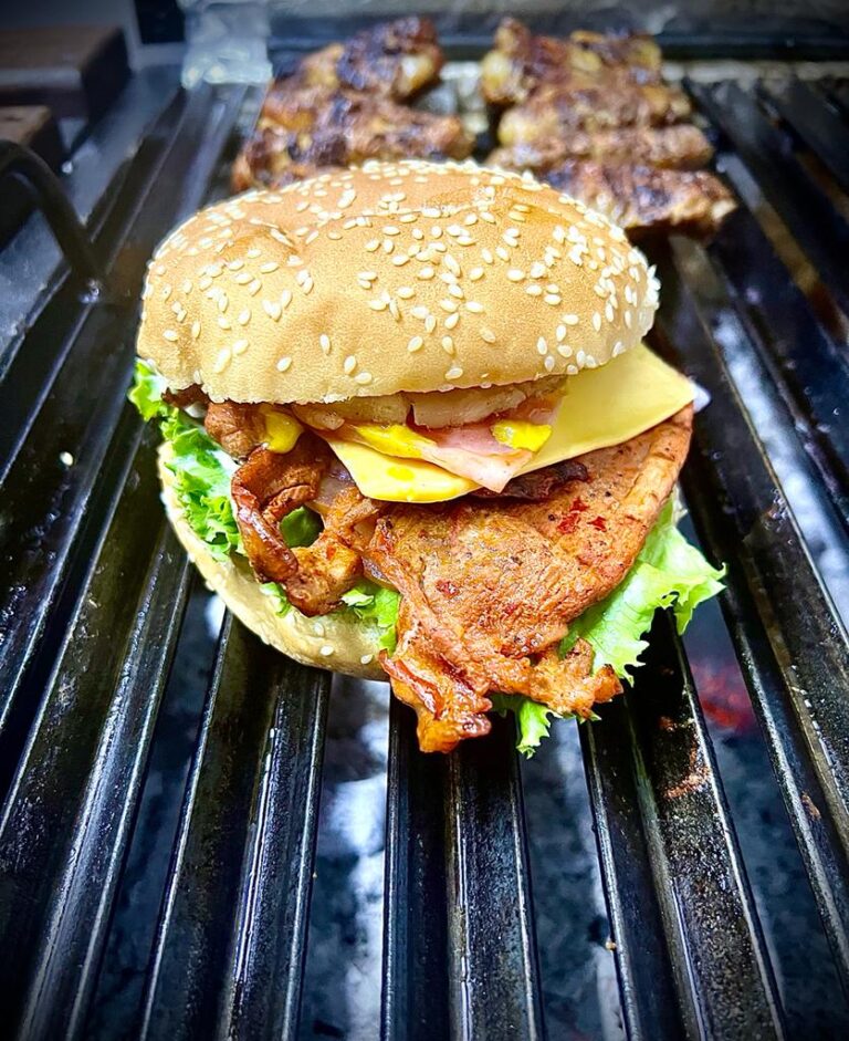 90660 rojos burgers 768x941