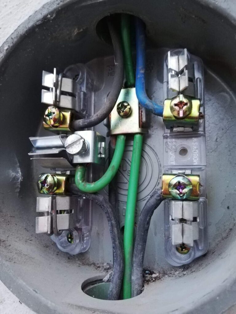 93665 electricista en monterrey 768x1024