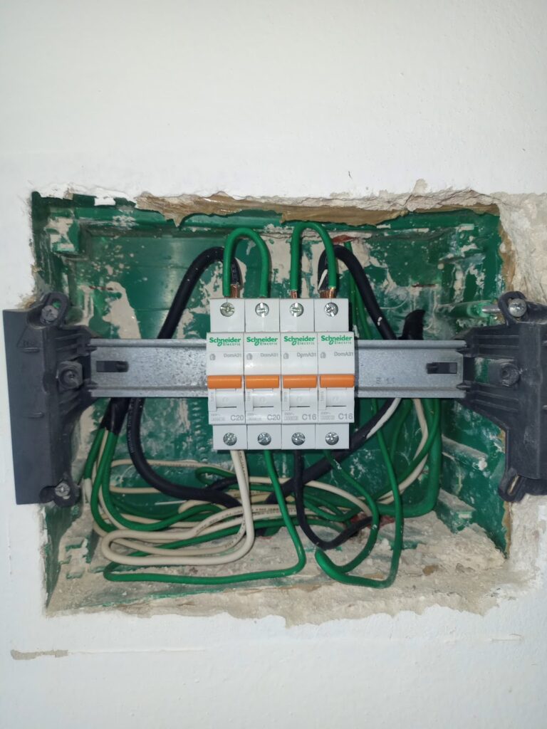 93748 servicios de electricista y plomeria playa del carmen 24 horas 768x1024