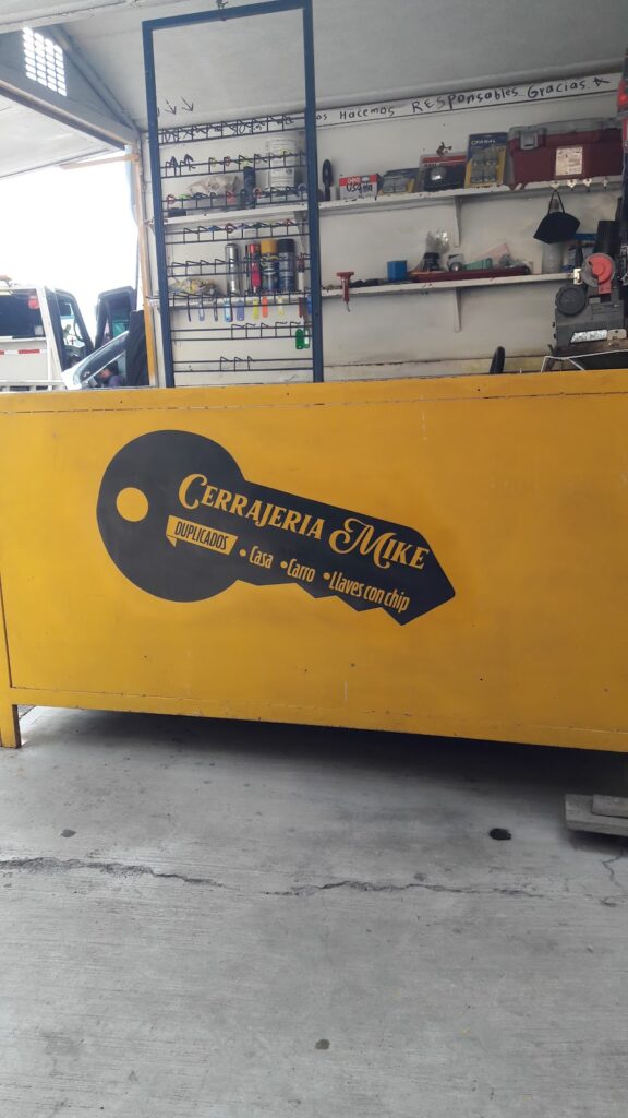 96883 cerrajeria en uruapan mike 576x1024